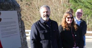 Plaque honors former mayor Chuck Hunter for work on Donkey Creek ‘daylighting’